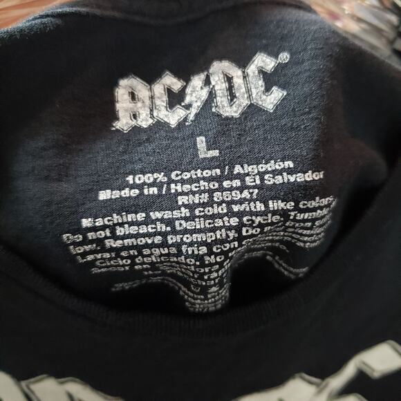 AC/DC Back in Black Graphic Tee - L - Picture 4 of 4